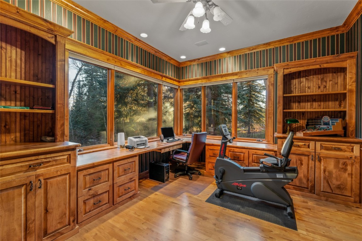 665 Meadowbrook CIRCLE