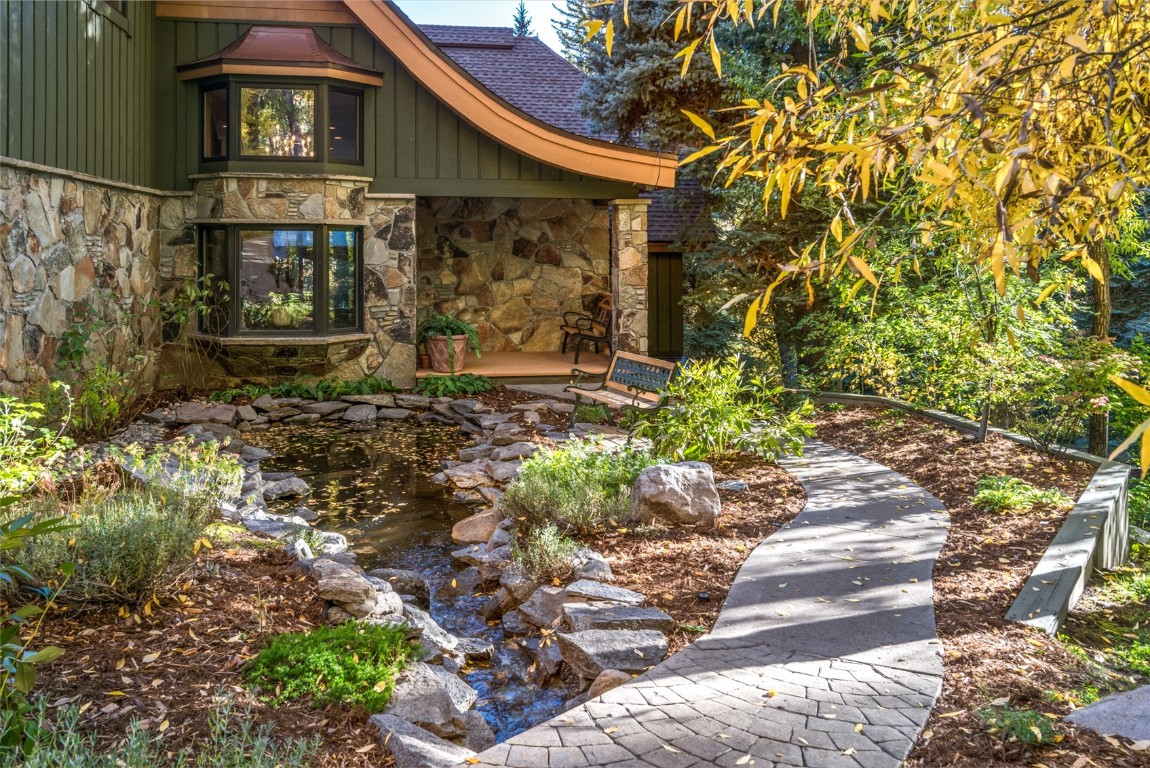 665 Meadowbrook CIRCLE