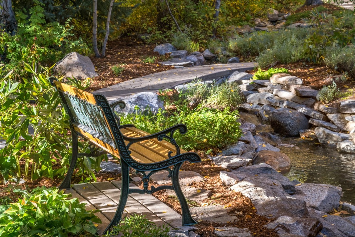 665 Meadowbrook CIRCLE