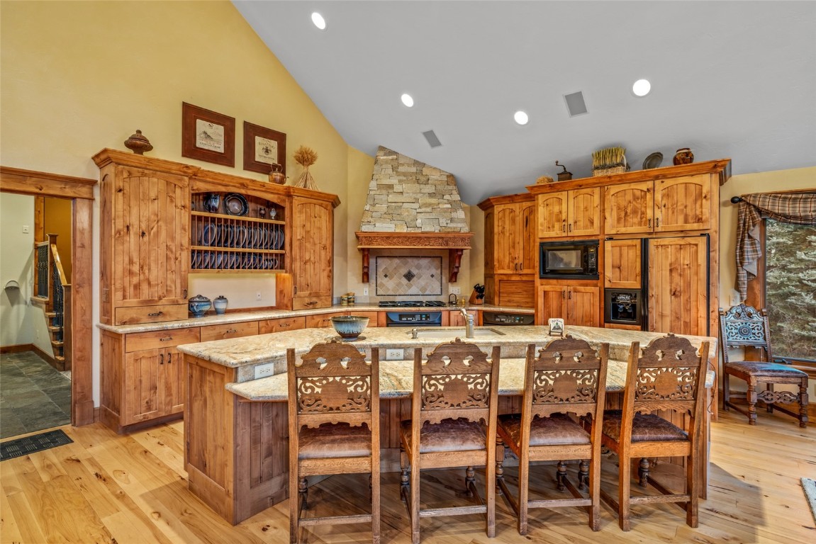 665 Meadowbrook CIRCLE