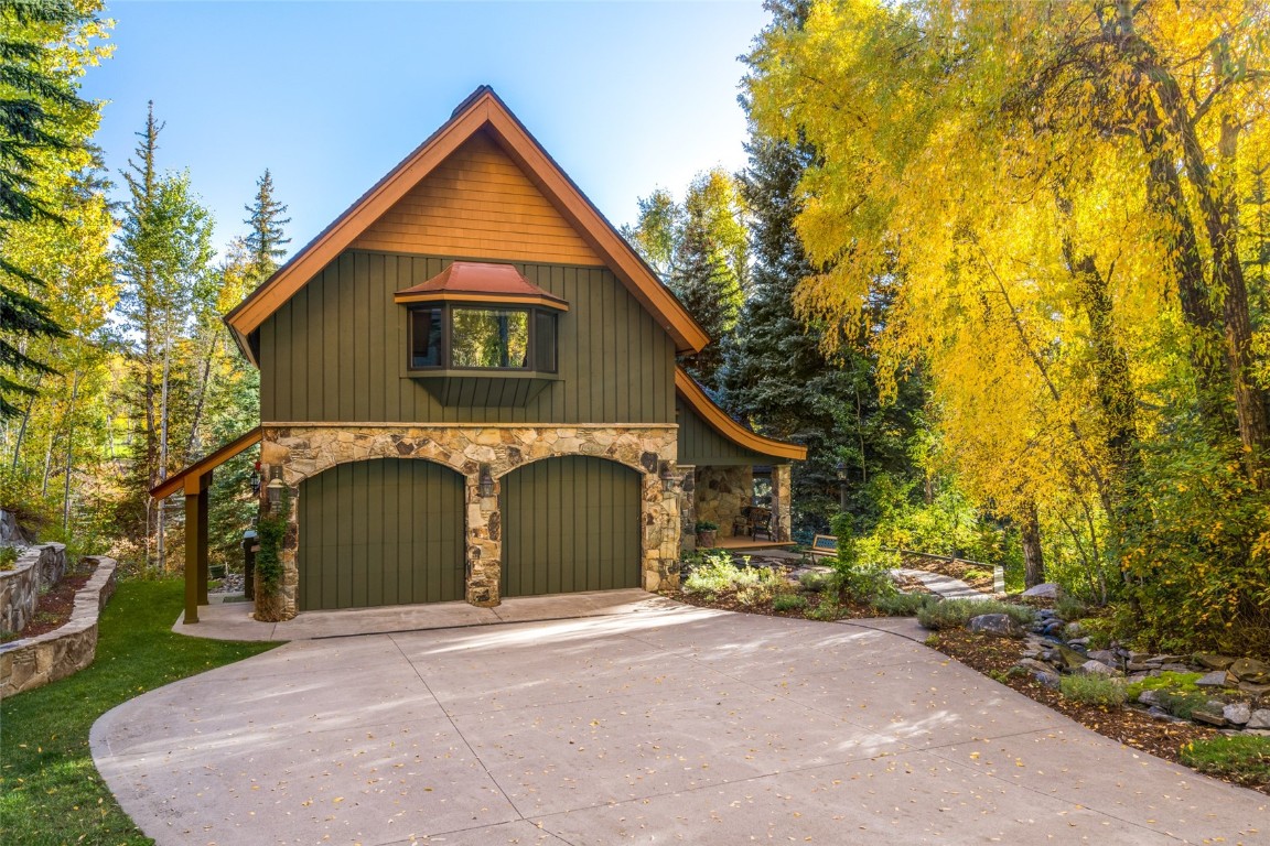 665 Meadowbrook CIRCLE