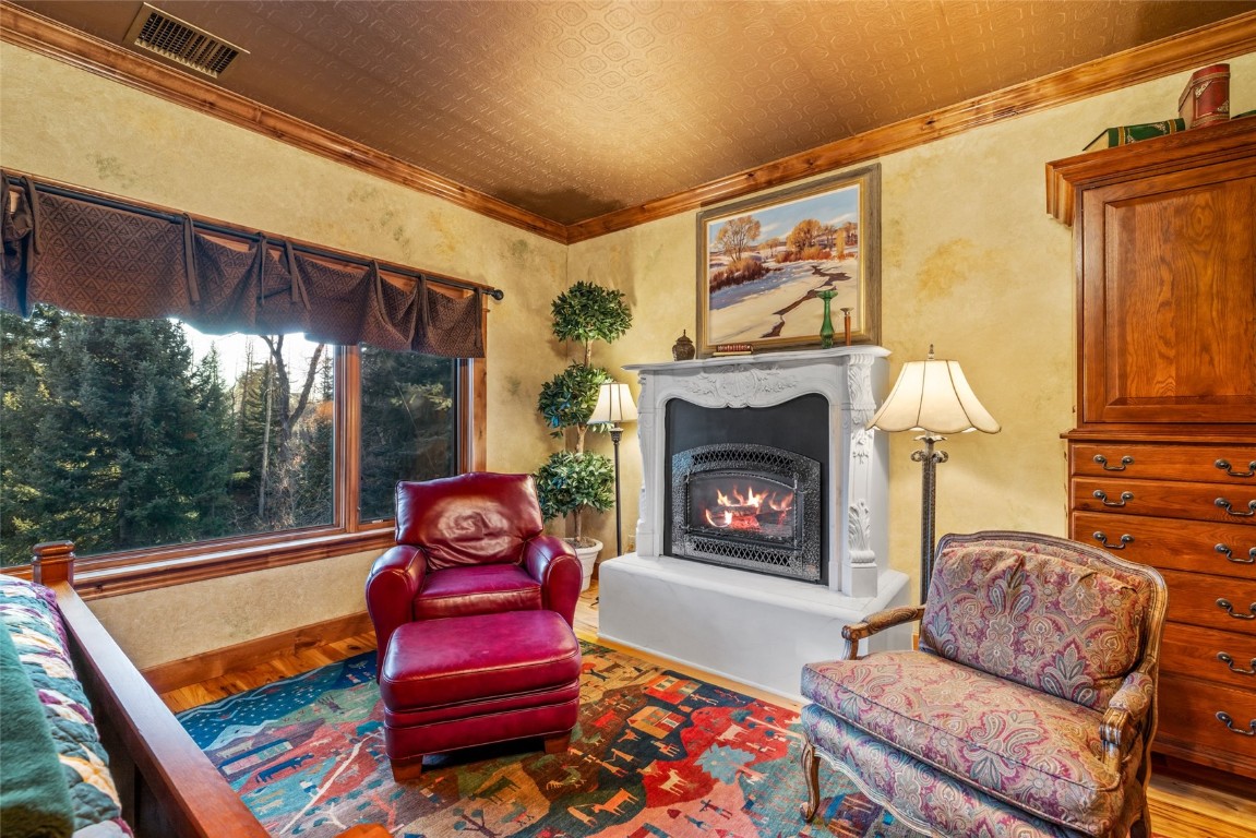 665 Meadowbrook CIRCLE