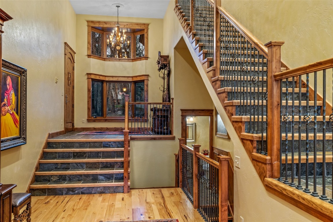 665 Meadowbrook CIRCLE