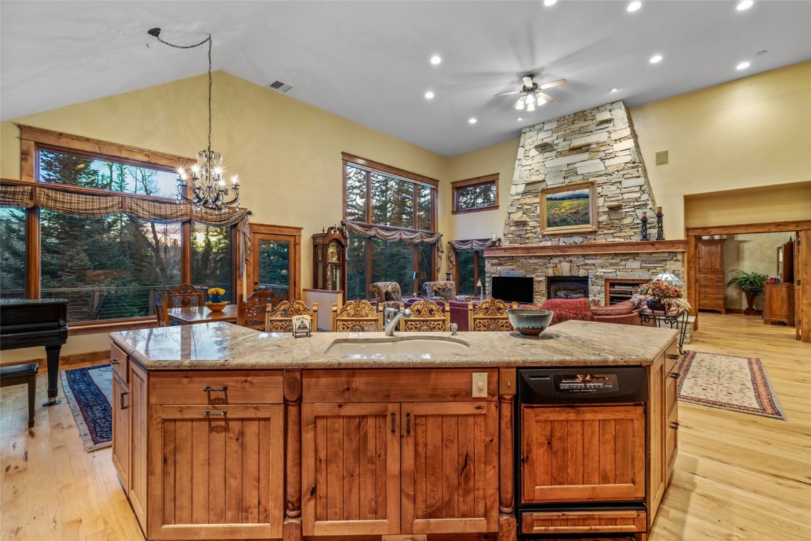 665 Meadowbrook CIRCLE