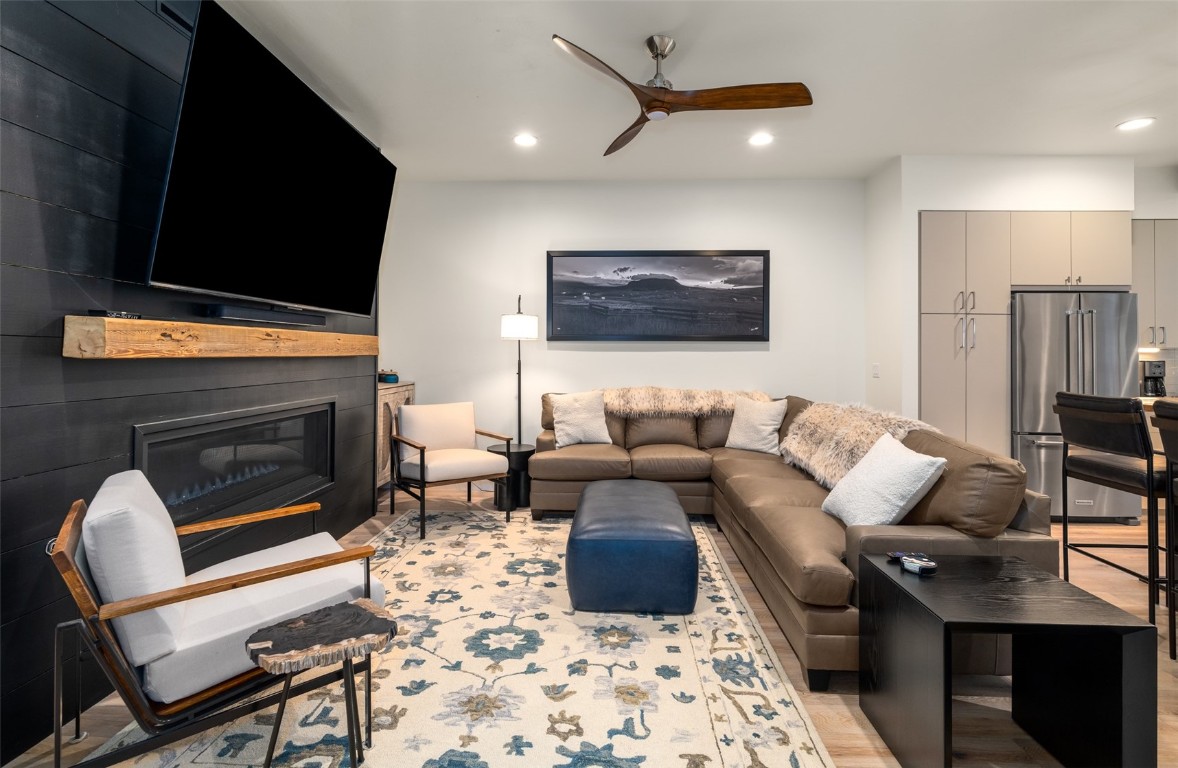 2404 Cattle Kate CIRCLE 21