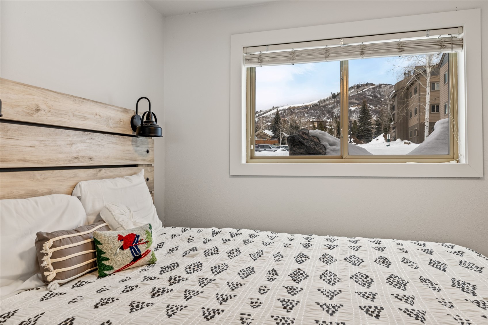 1565 Shadow Run Frontage B103