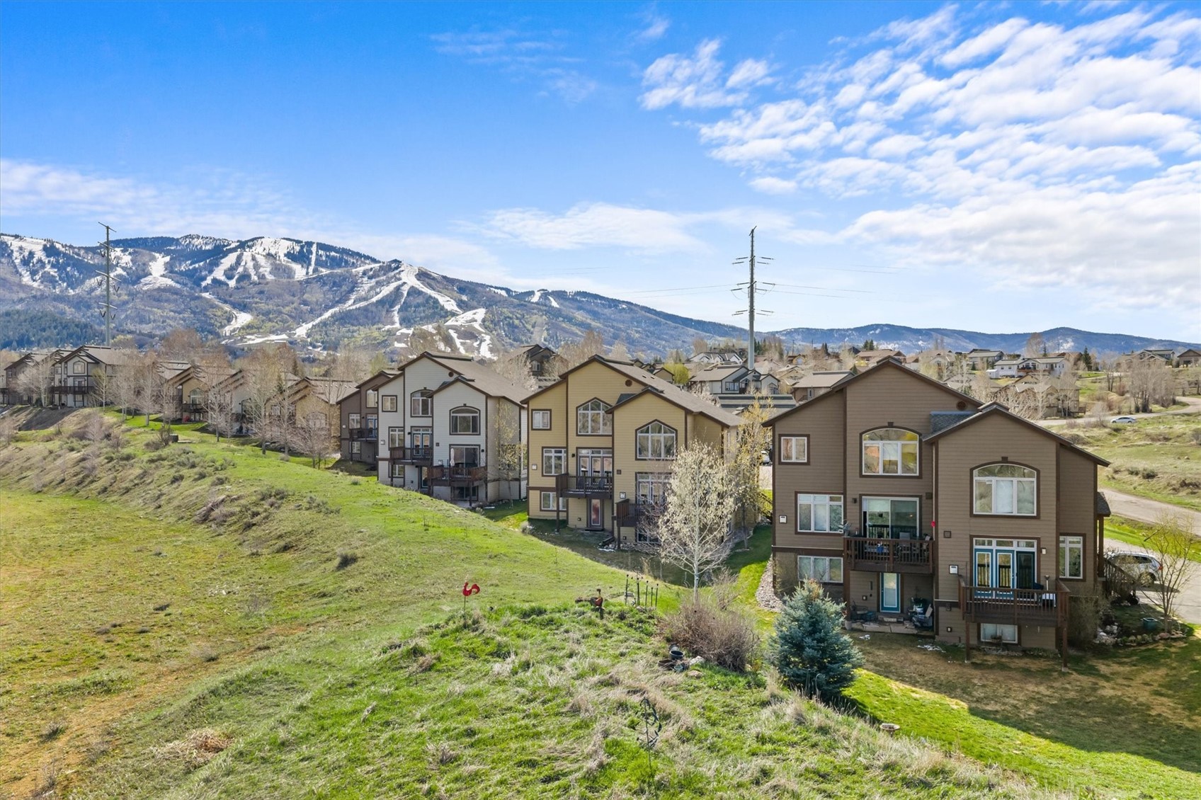 350 Parkview DRIVE 28