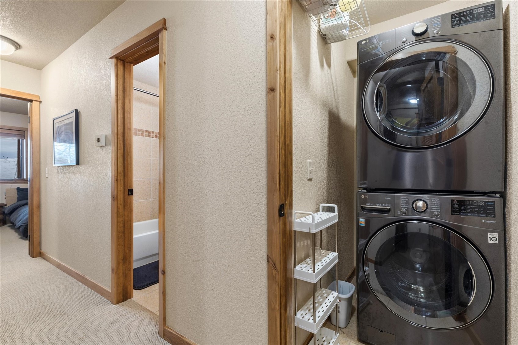 350 Parkview DRIVE 28