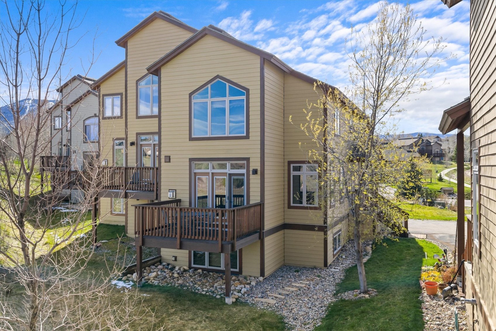 350 Parkview DRIVE 28