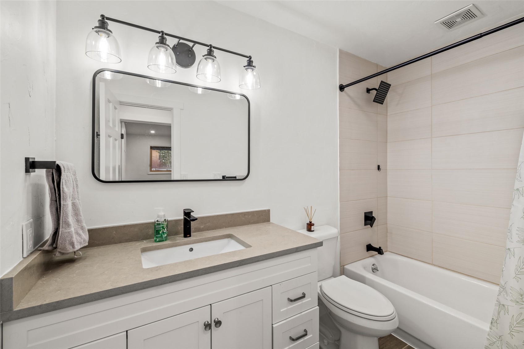 1375 Walton Creek ROAD 7