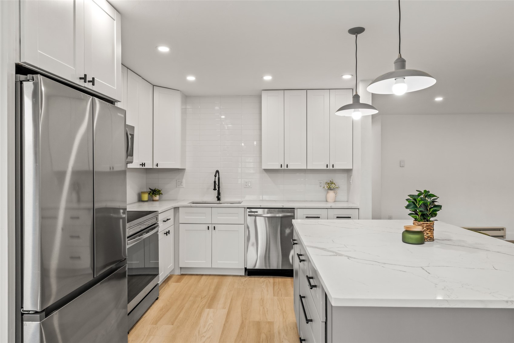 1375 Walton Creek ROAD 7