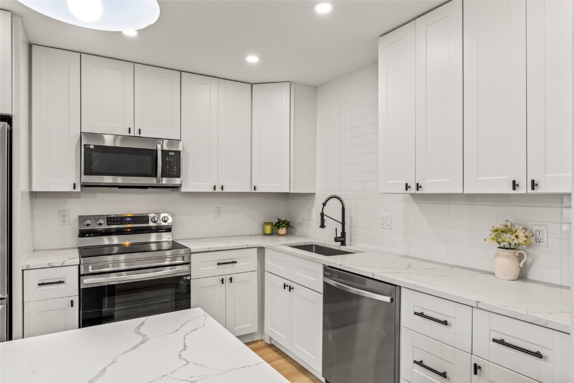 1375 Walton Creek ROAD 7