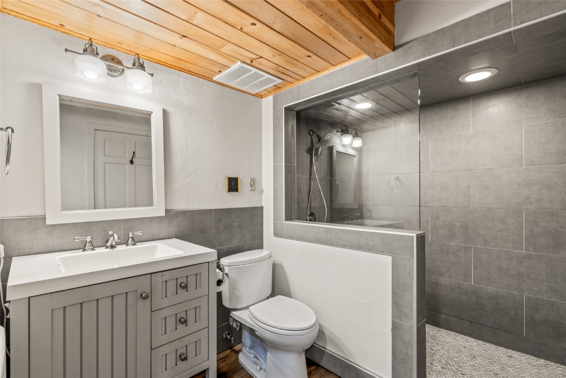 795 Spring Creek CIRCLE