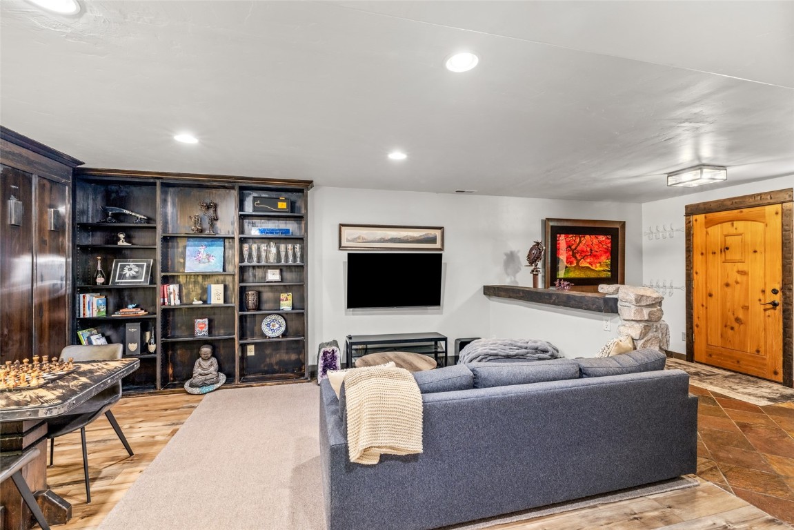 795 Spring Creek CIRCLE