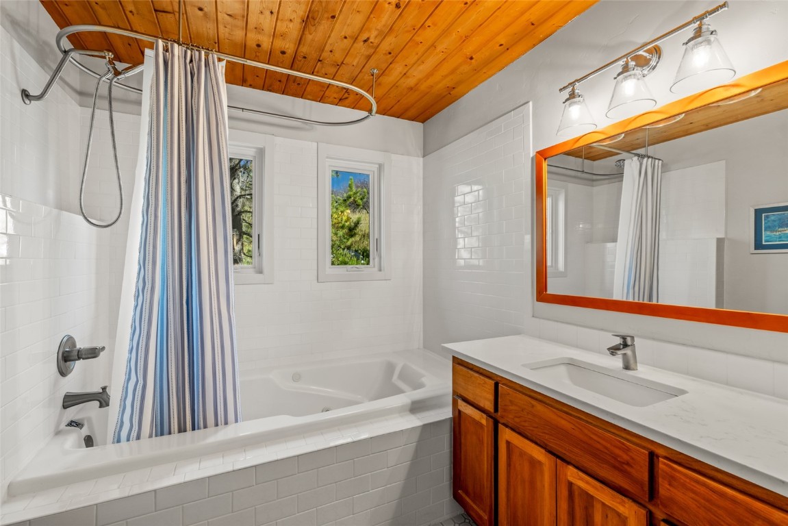 795 Spring Creek CIRCLE