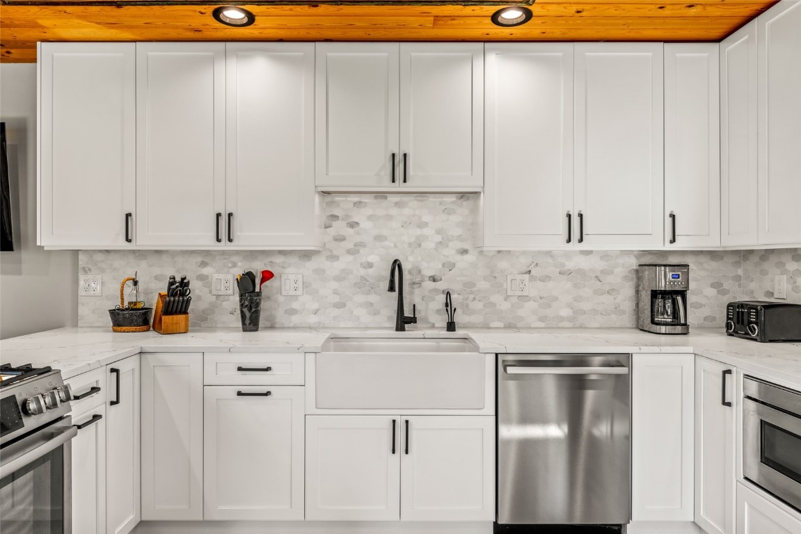 795 Spring Creek CIRCLE