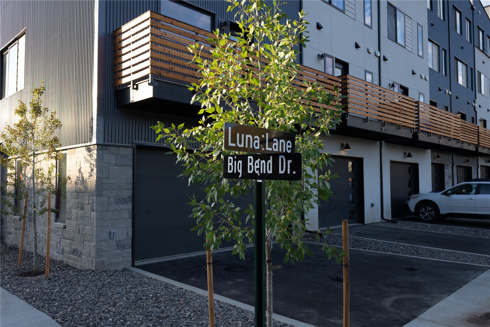 1883 Luna Lane 3