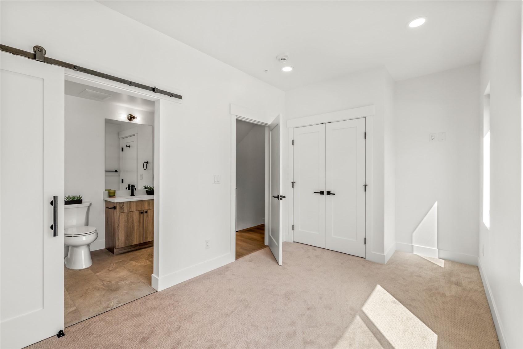 1883 Luna Lane 3