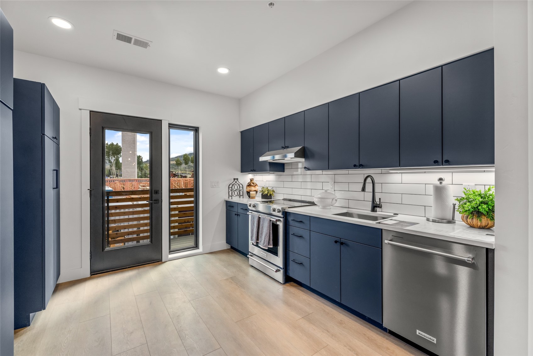 1883 Luna Lane 3