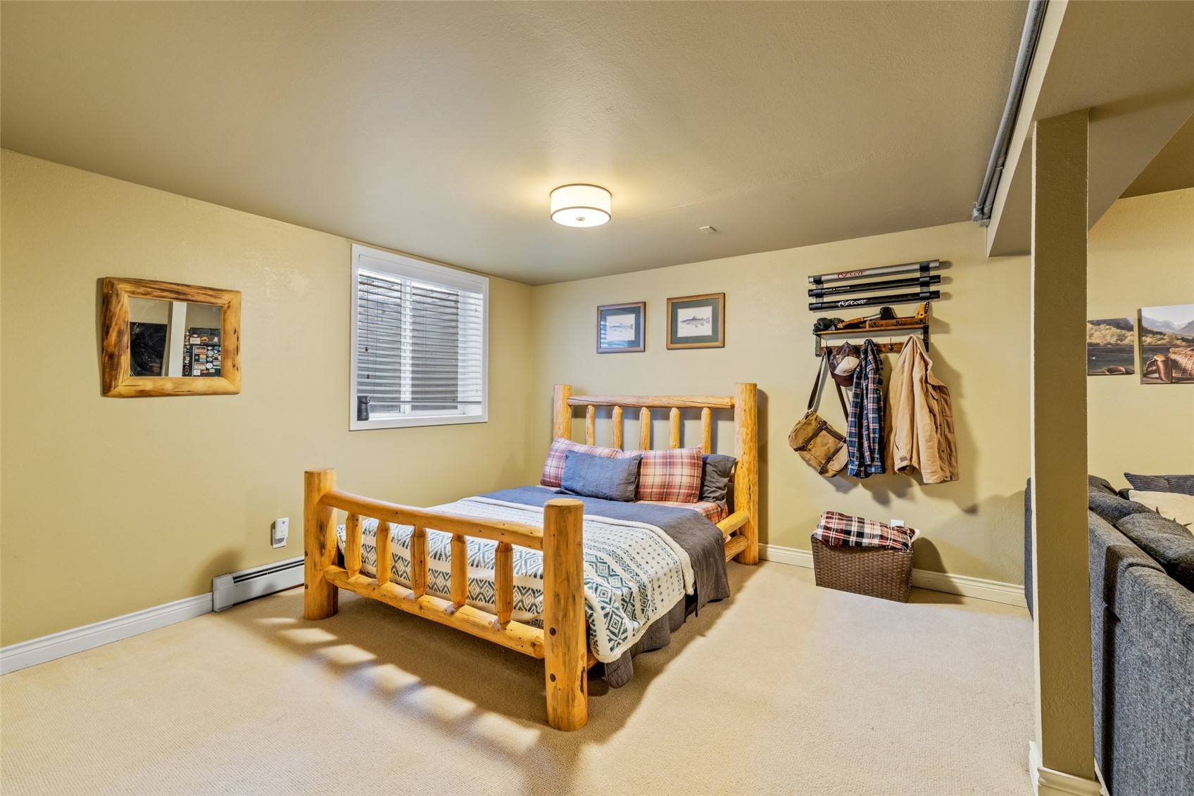 1805 Hunters DRIVE