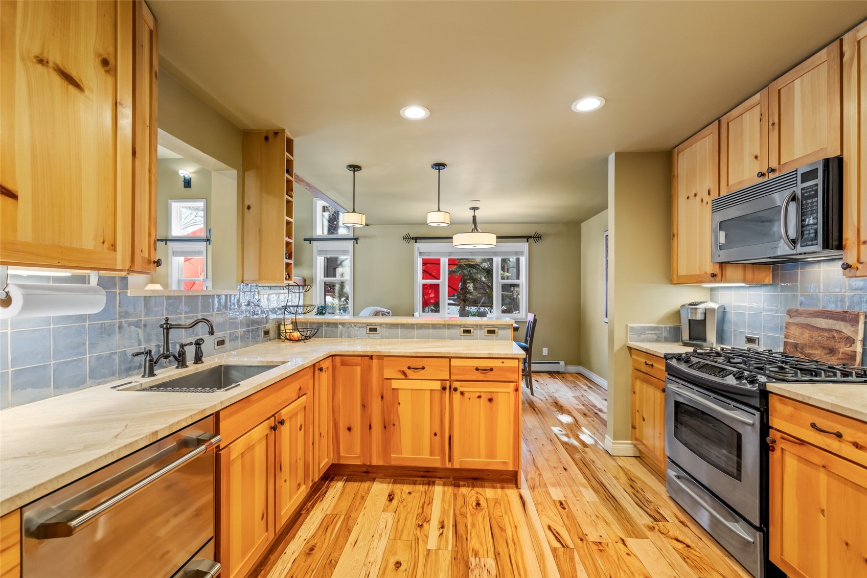 1805 Hunters DRIVE
