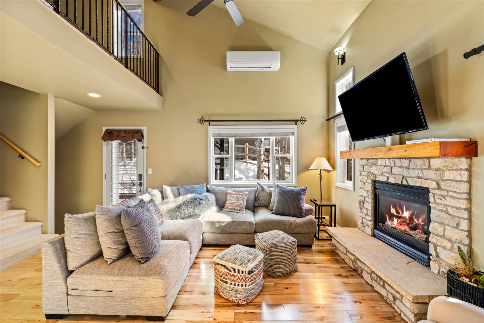 1805 Hunters DRIVE