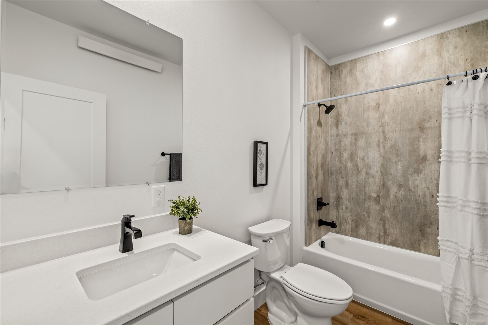 763 Russell STREET -