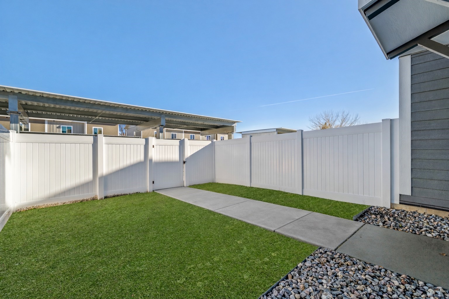 763 Russell STREET -