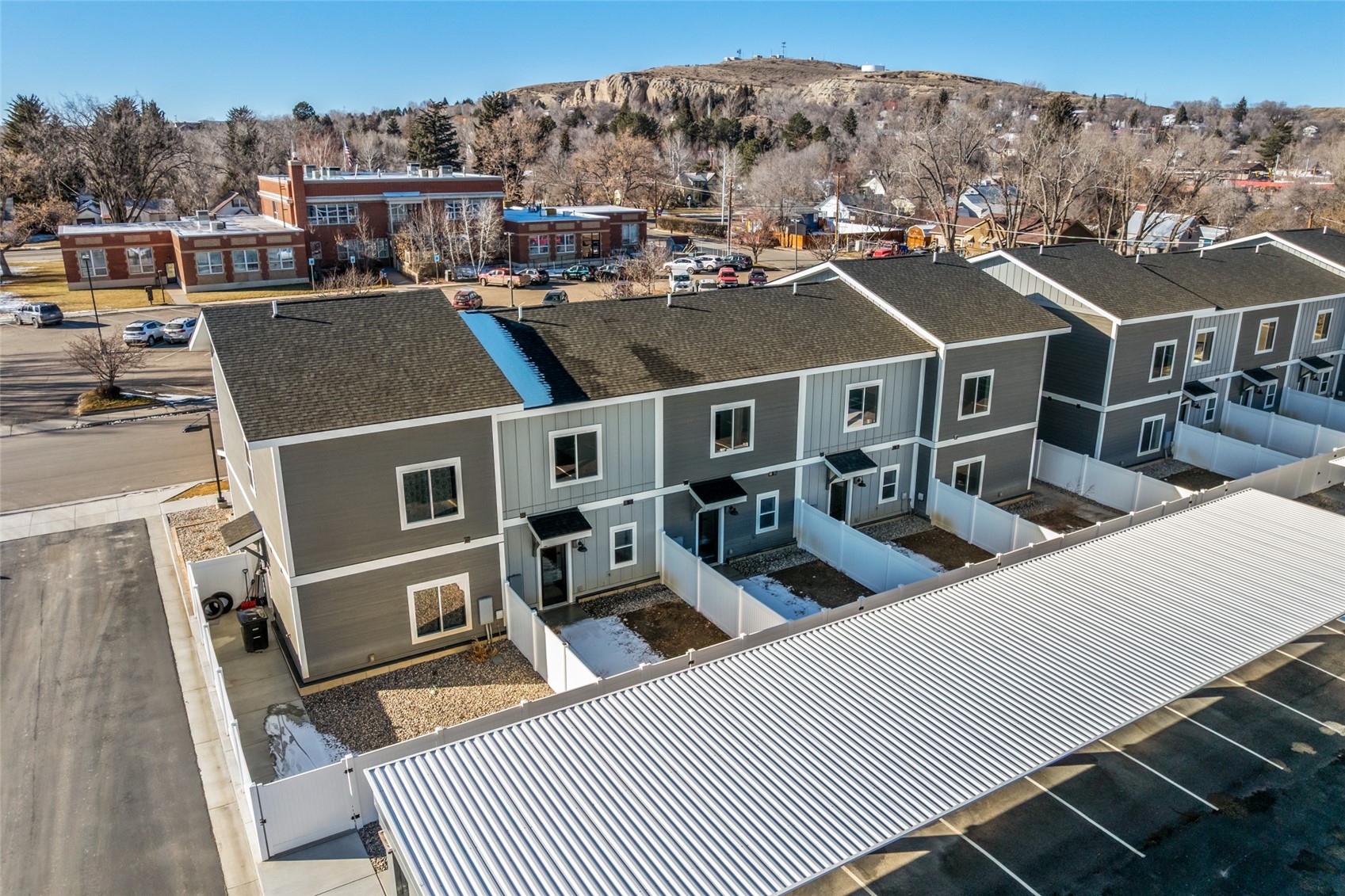 763 Russell STREET -