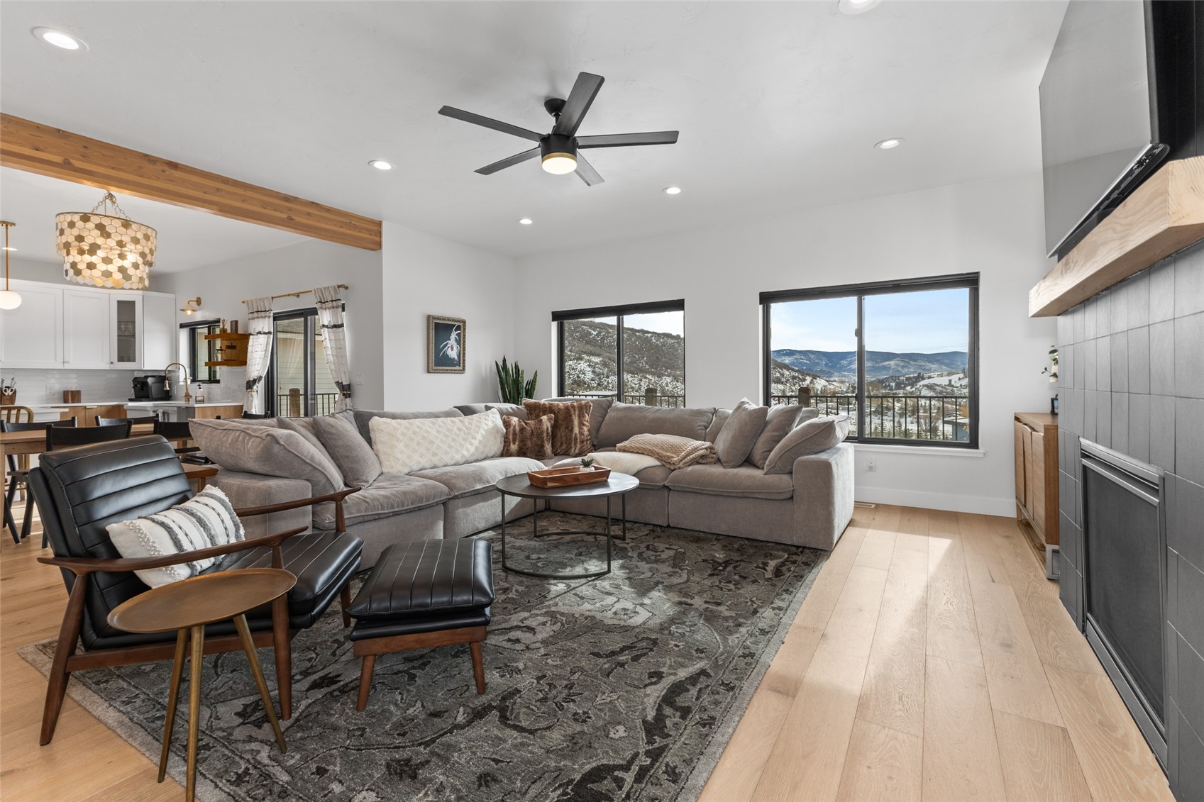 1870 Sunlight DRIVE
