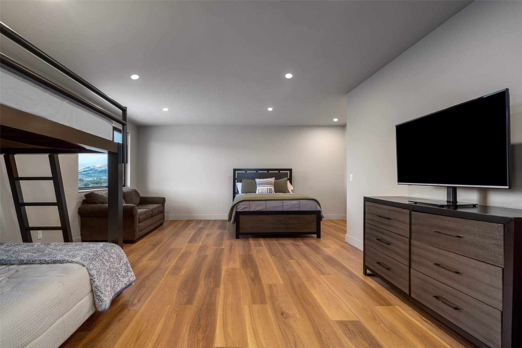 23395 Stageline AVENUE