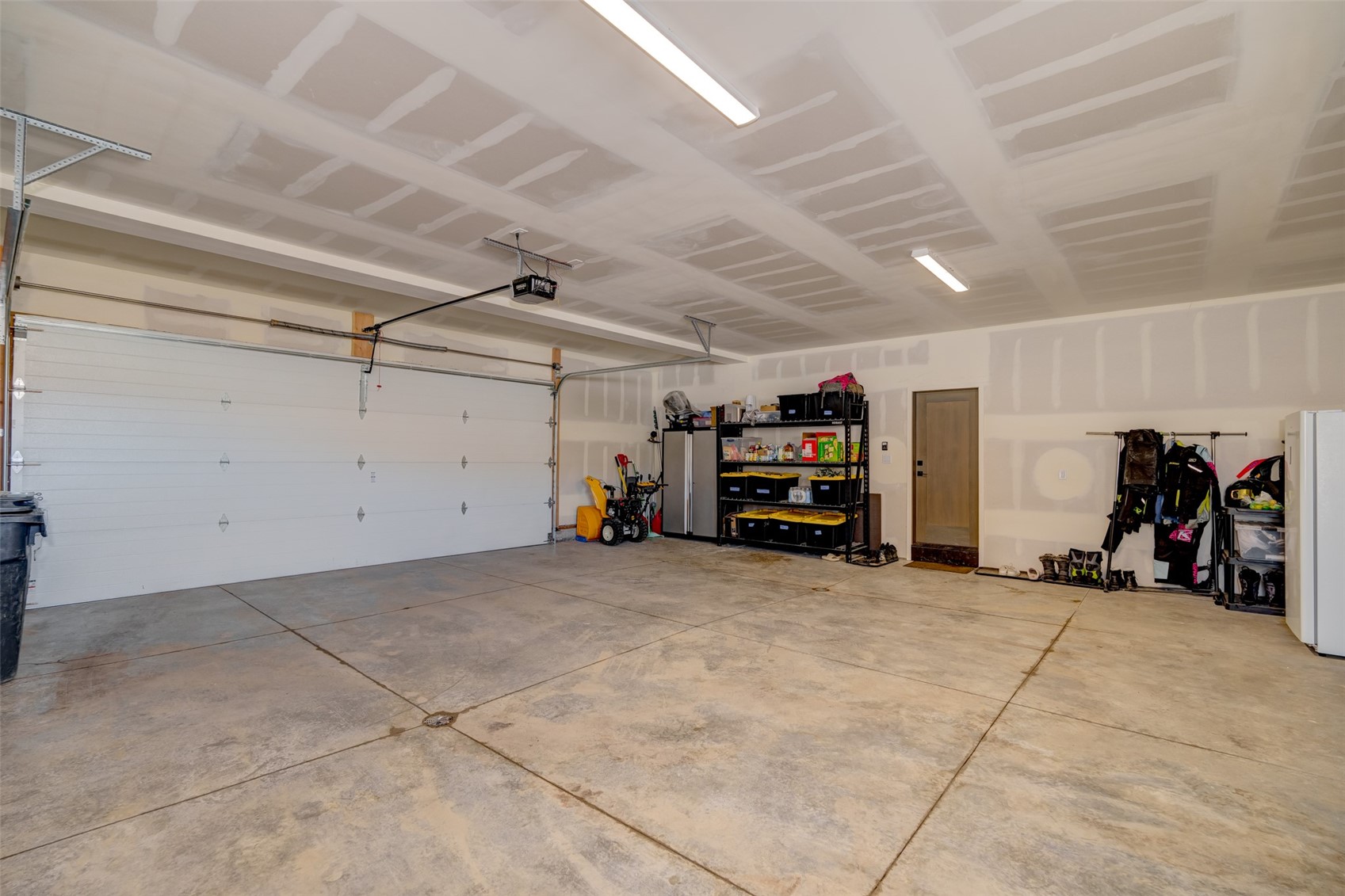 23395 Stageline AVENUE