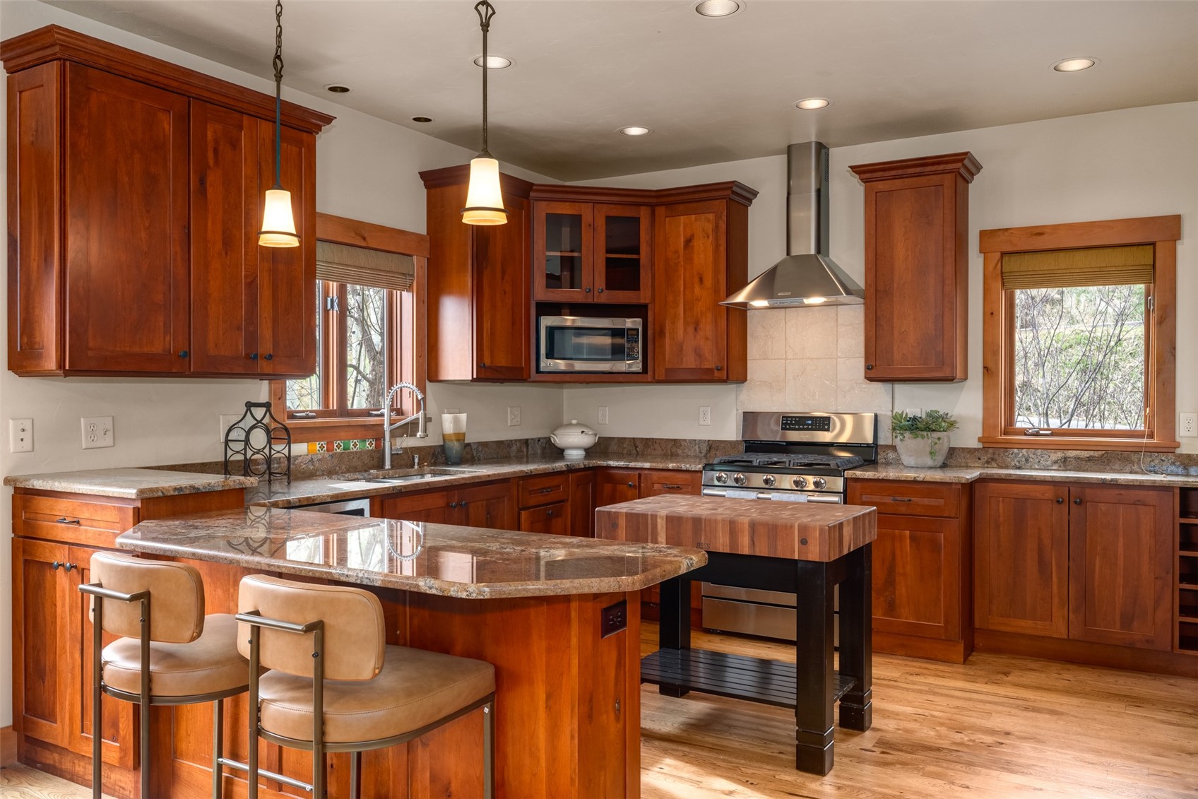 1109 Village LANE
