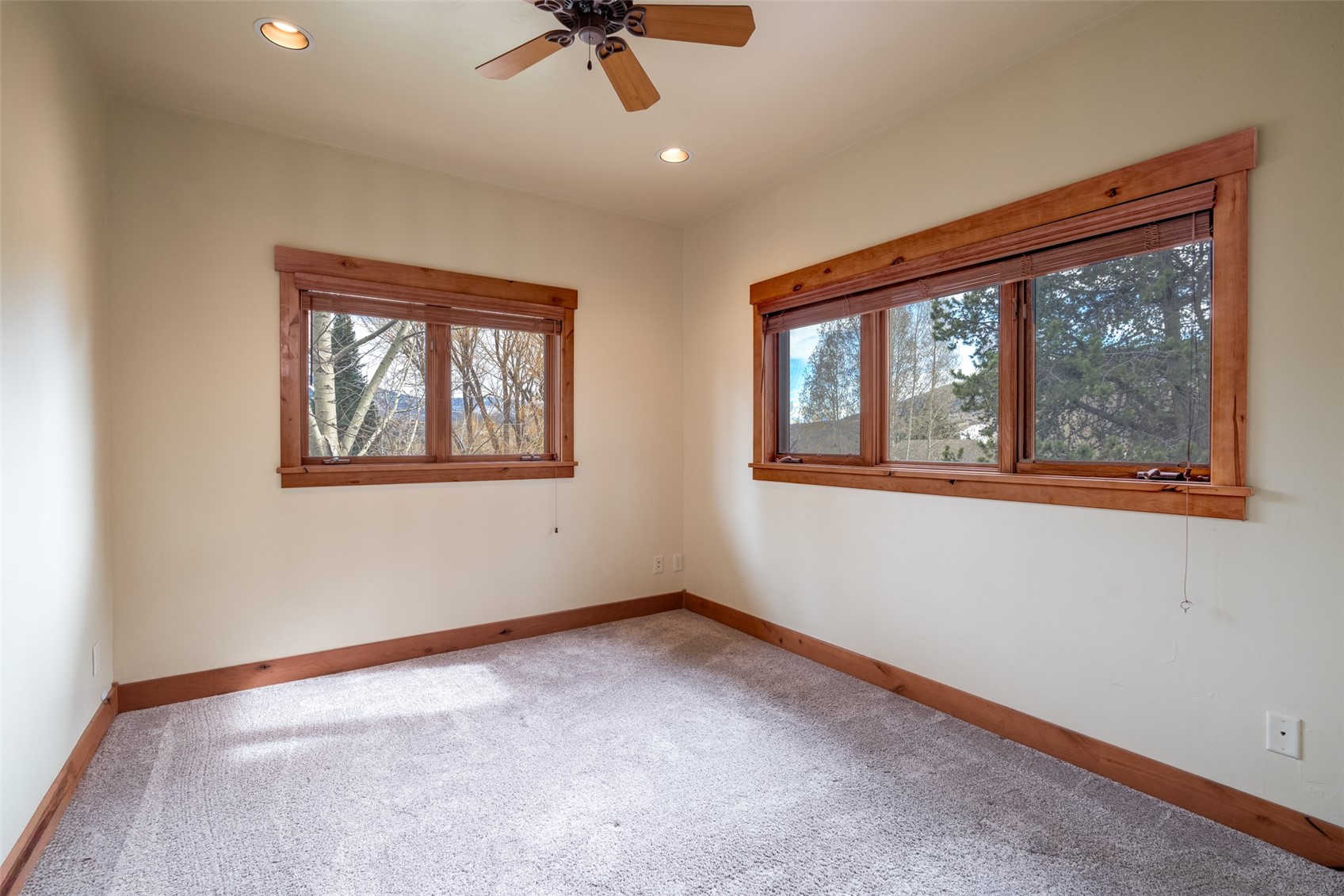 1109 Village LANE