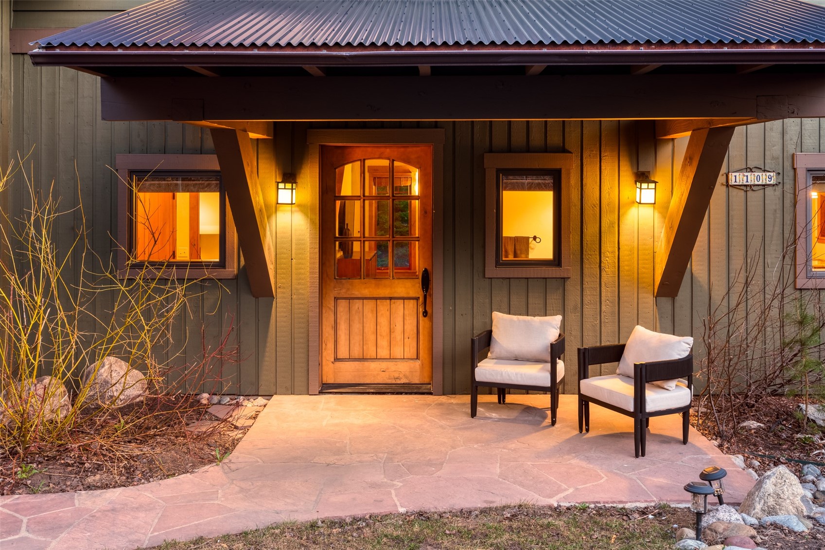 1109 Village LANE