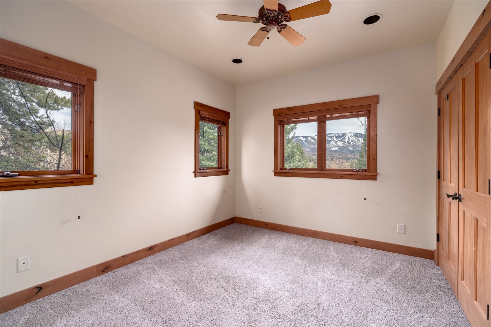1109 Village LANE