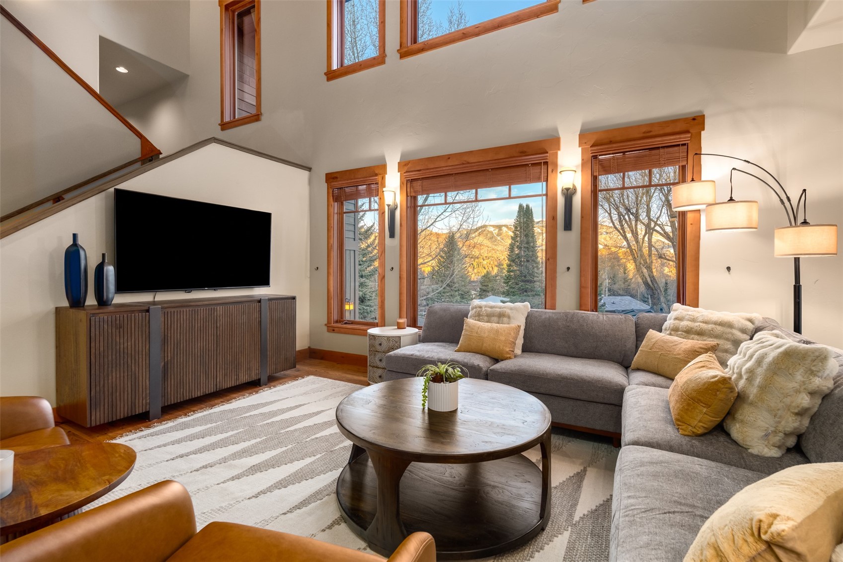 1109 Village LANE