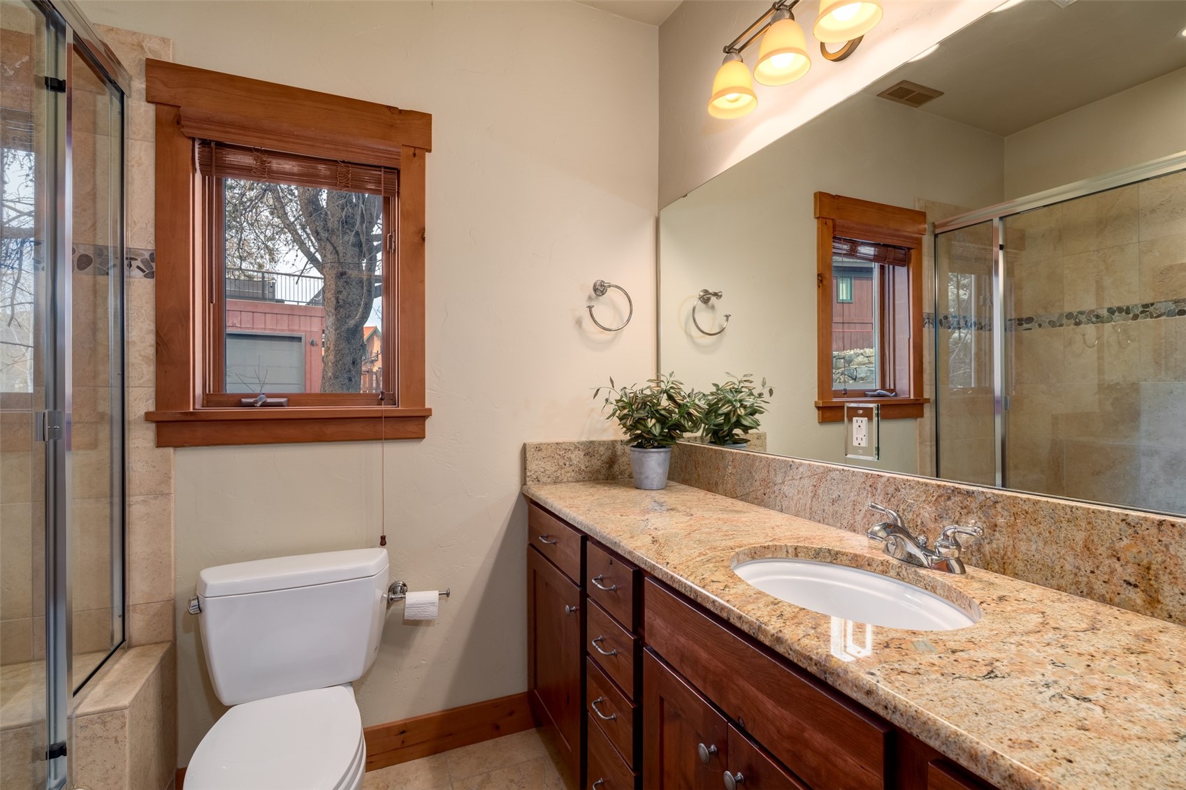 1109 Village LANE