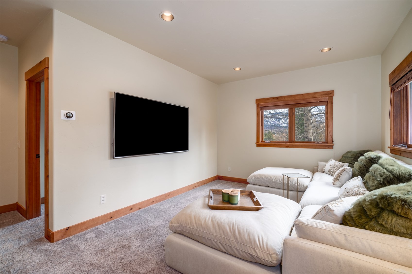 1109 Village LANE