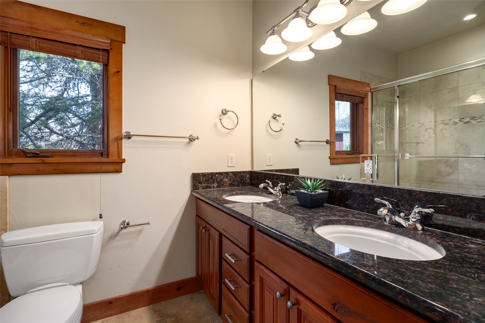 1109 Village LANE
