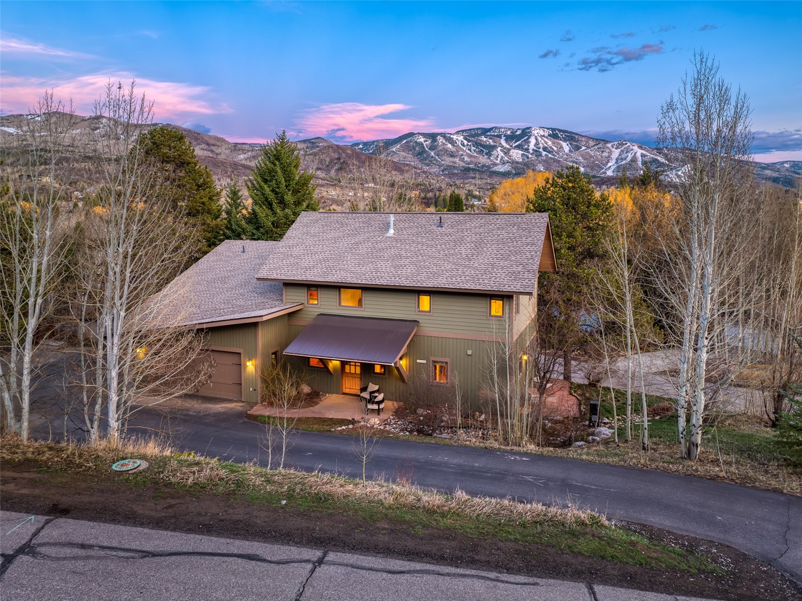 1109 Village LANE