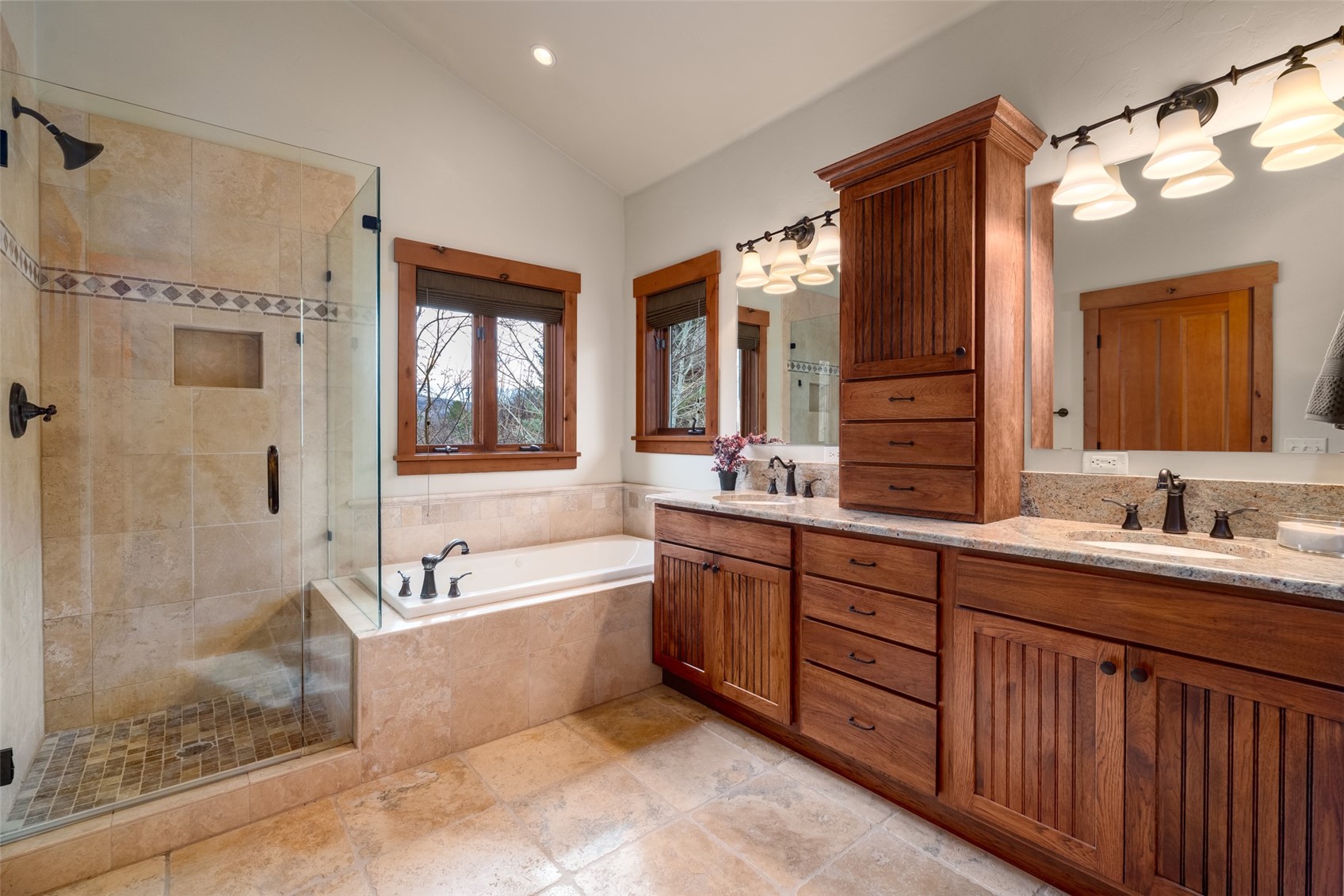 1109 Village LANE