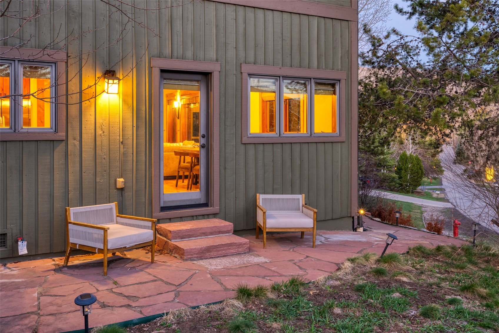 1109 Village LANE