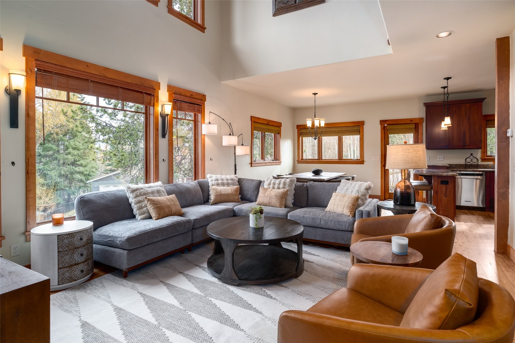 1109 Village LANE