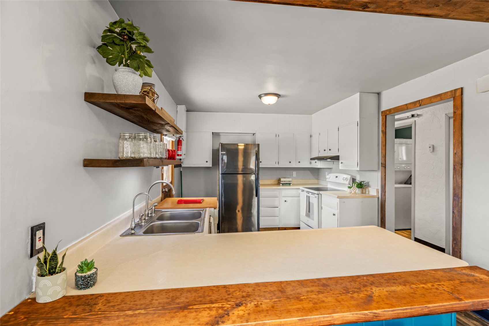 730 W Jefferson AVENUE