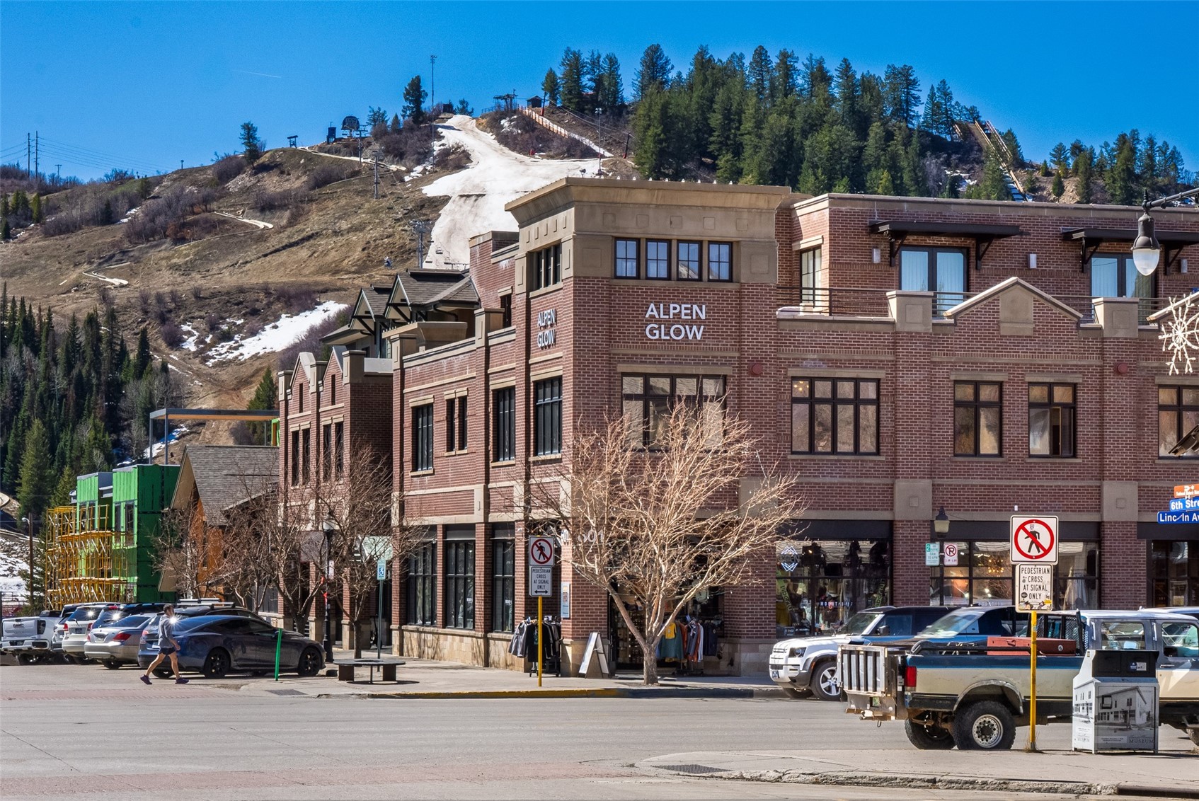 601 Lincoln AVENUE R1A