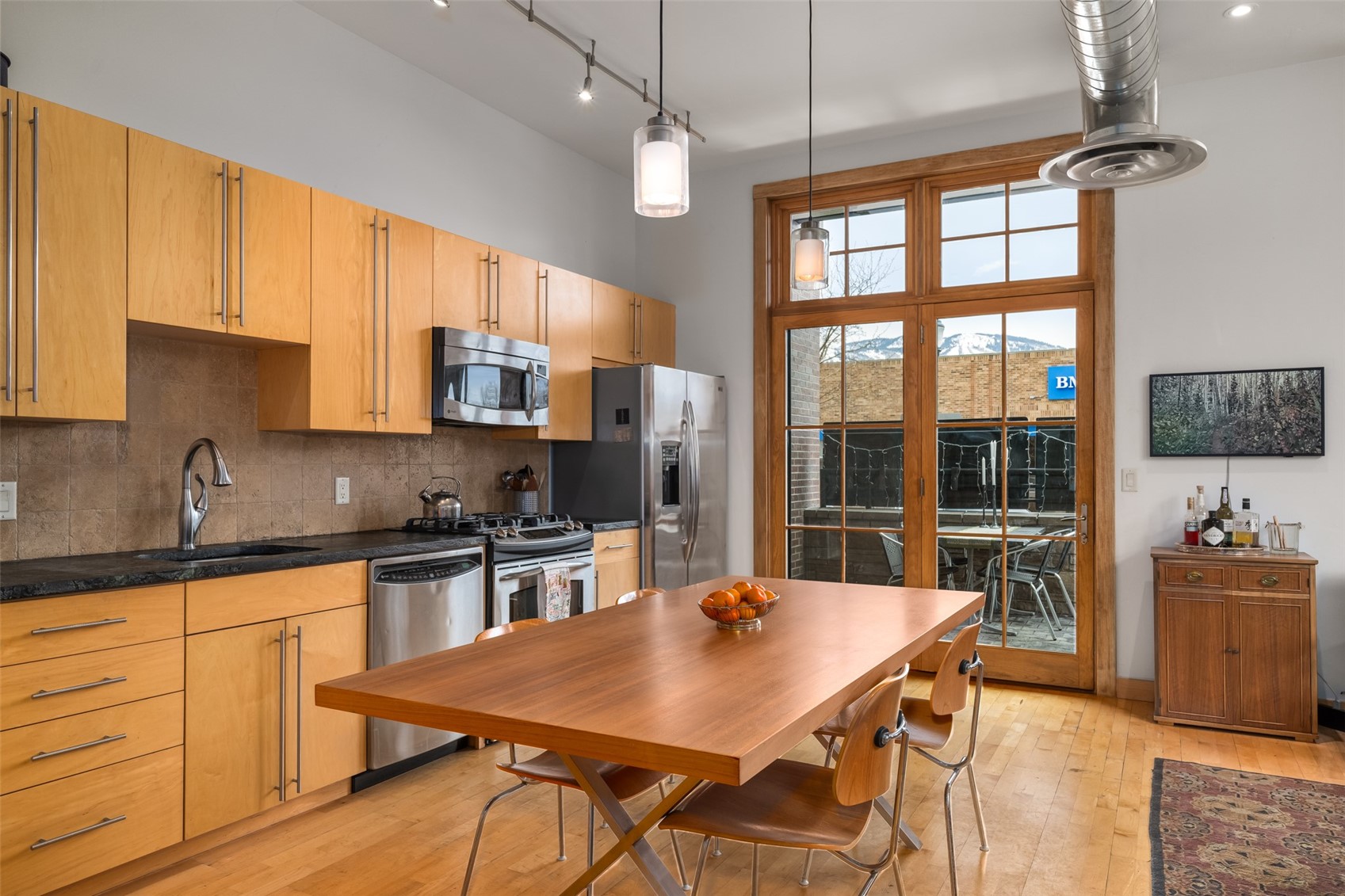 601 Lincoln AVENUE R1A