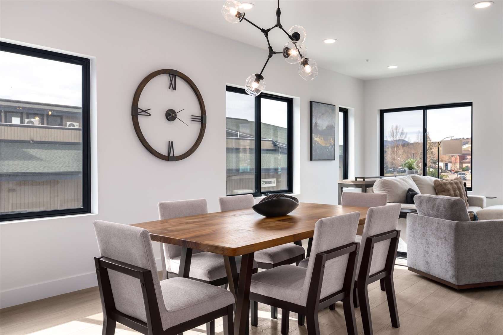 1851 Luna LANE 7