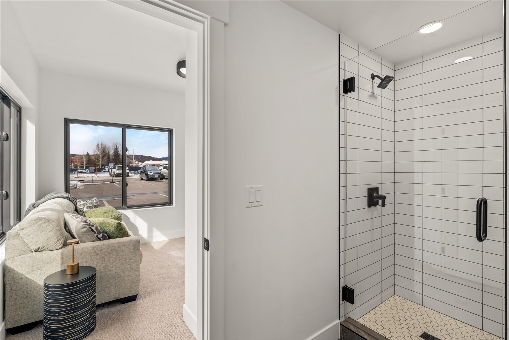 1851 Luna LANE 7