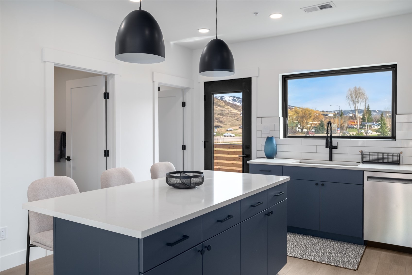 1851 Luna LANE 7